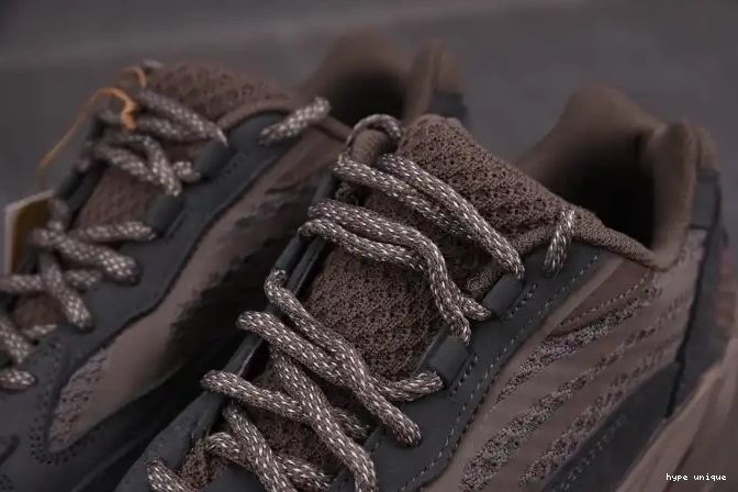 hype V2 'Mauve' 700 Yeezy Boost GZ0724 ADIDAS 0513